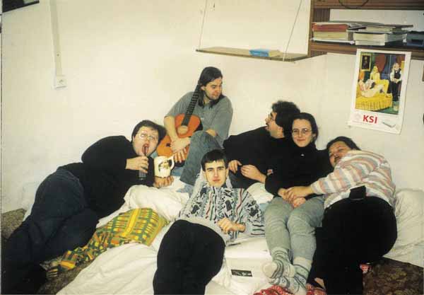 If picture is not shown here, it probably doesnot exist for this quality ... (choose another quality)