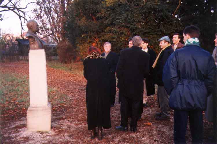 If picture is not shown here, it probably doesnot exist for this quality ... (choose another quality)