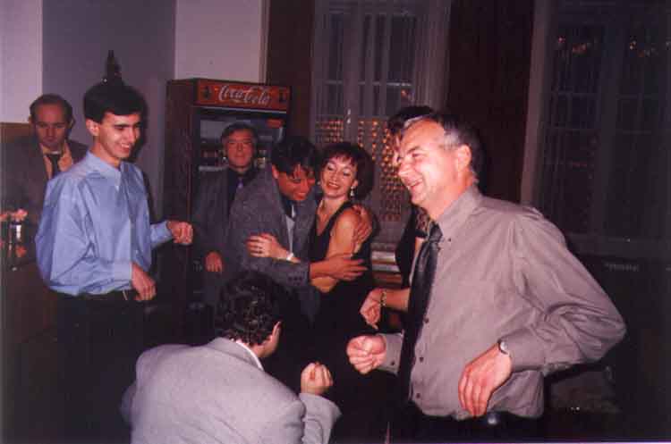 If picture is not shown here, it probably doesnot exist for this quality ... (choose another quality)