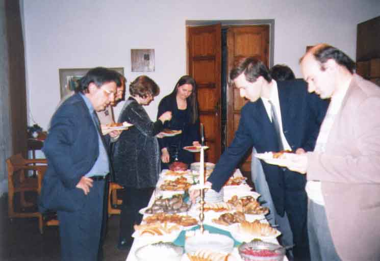 If picture is not shown here, it probably doesnot exist for this quality ... (choose another quality)