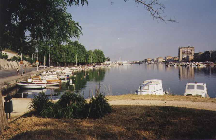 If picture is not shown here, it probably doesnot exist for this quality ... (choose another quality)