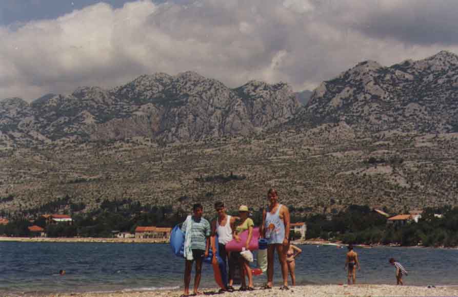 If picture is not shown here, it probably doesnot exist for this quality ... (choose another quality)