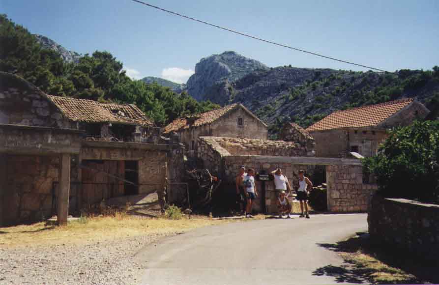 If picture is not shown here, it probably doesnot exist for this quality ... (choose another quality)