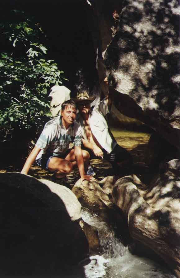 If picture is not shown here, it probably doesnot exist for this quality ... (choose another quality)