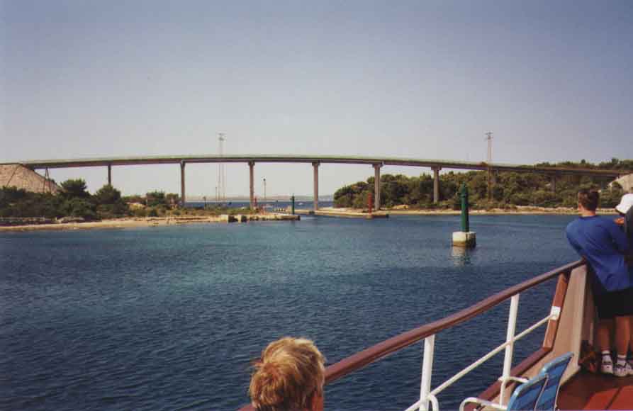 If picture is not shown here, it probably doesnot exist for this quality ... (choose another quality)