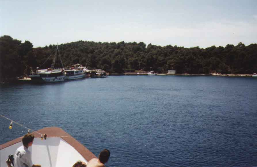 If picture is not shown here, it probably doesnot exist for this quality ... (choose another quality)