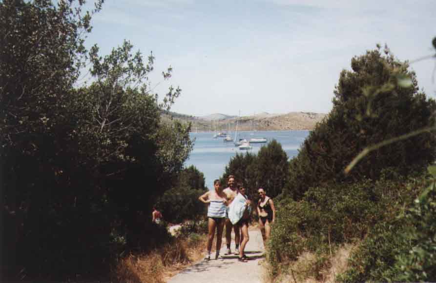 If picture is not shown here, it probably doesnot exist for this quality ... (choose another quality)