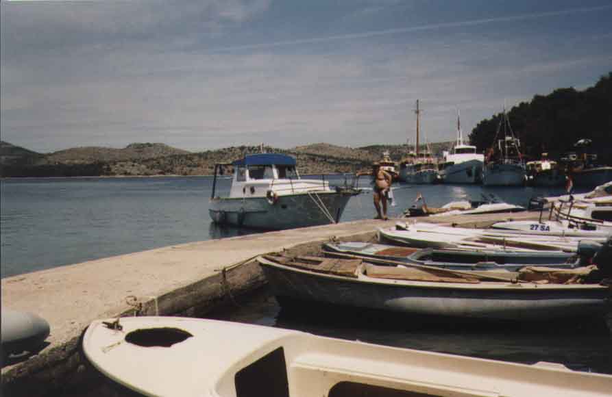 If picture is not shown here, it probably doesnot exist for this quality ... (choose another quality)