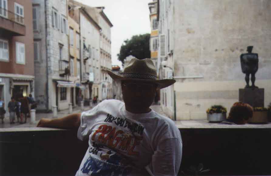 If picture is not shown here, it probably doesnot exist for this quality ... (choose another quality)