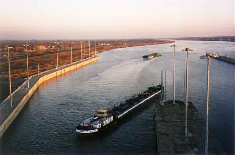 If picture is not shown here, it probably doesnot exist for this quality ... (choose another quality)