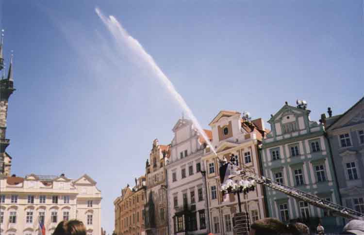 If picture is not shown here, it probably doesnot exist for this quality ... (choose another quality)