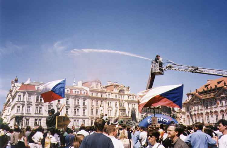 If picture is not shown here, it probably doesnot exist for this quality ... (choose another quality)