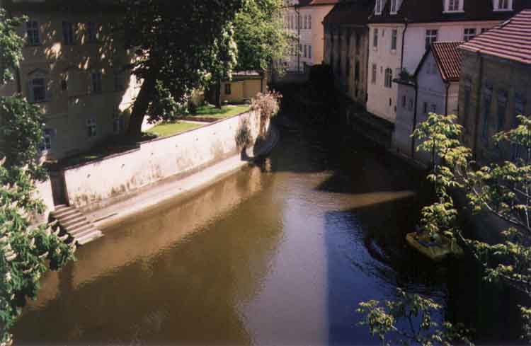 If picture is not shown here, it probably doesnot exist for this quality ... (choose another quality)