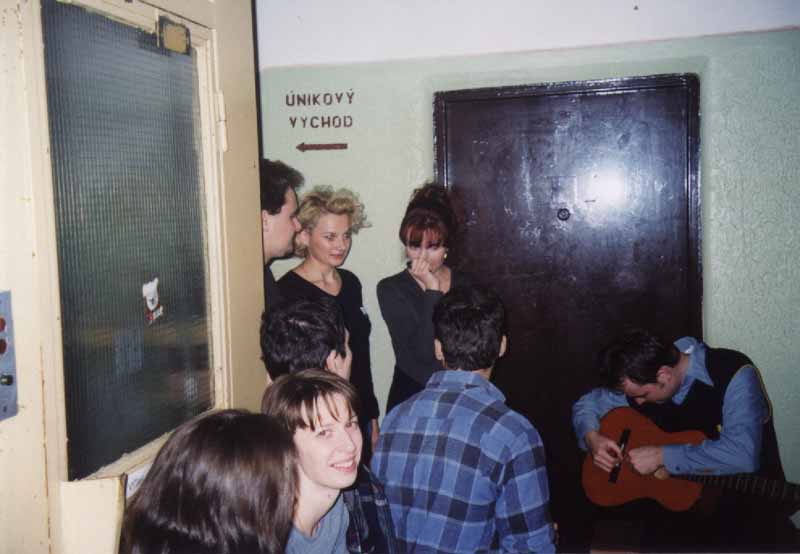 If picture is not shown here, it probably doesnot exist for this quality ... (choose another quality)