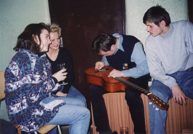 If picture is not shown here, it probably doesnot exist for this quality ... (choose another quality)