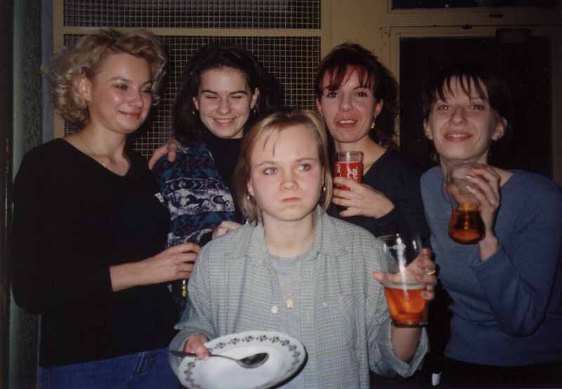 If picture is not shown here, it probably doesnot exist for this quality ... (choose another quality)