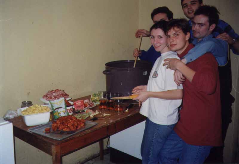 If picture is not shown here, it probably doesnot exist for this quality ... (choose another quality)