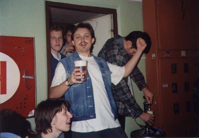 If picture is not shown here, it probably doesnot exist for this quality ... (choose another quality)