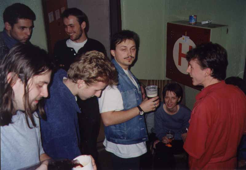 If picture is not shown here, it probably doesnot exist for this quality ... (choose another quality)