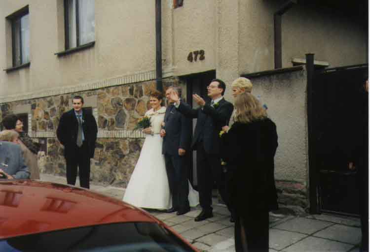 If picture is not shown here, it probably doesnot exist for this quality ... (choose another quality)