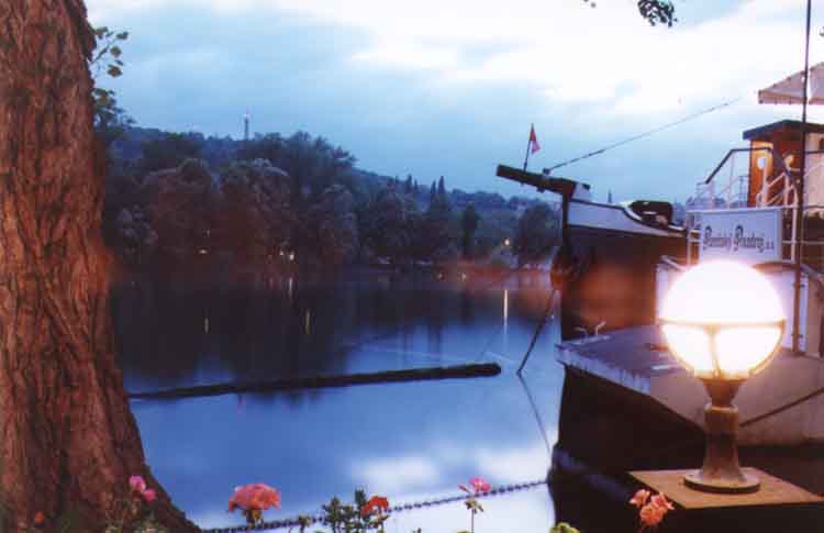 If picture is not shown here, it probably doesnot exist for this quality ... (choose another quality)