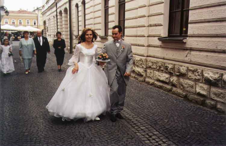 If picture is not shown here, it probably doesnot exist for this quality ... (choose another quality)