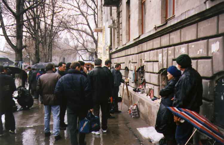 If picture is not shown here, it probably doesnot exist for this quality ... (choose another quality)