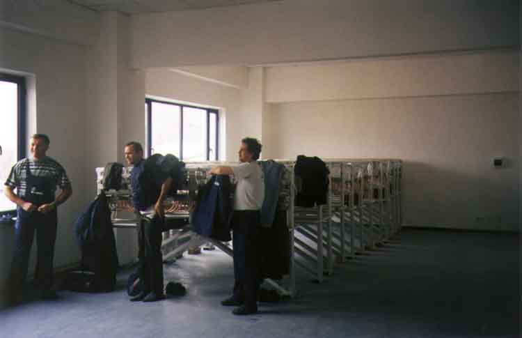 If picture is not shown here, it probably doesnot exist for this quality ... (choose another quality)