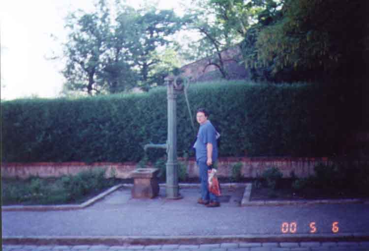 If picture is not shown here, it probably doesnot exist for this quality ... (choose another quality)