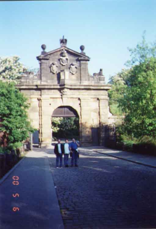 If picture is not shown here, it probably doesnot exist for this quality ... (choose another quality)