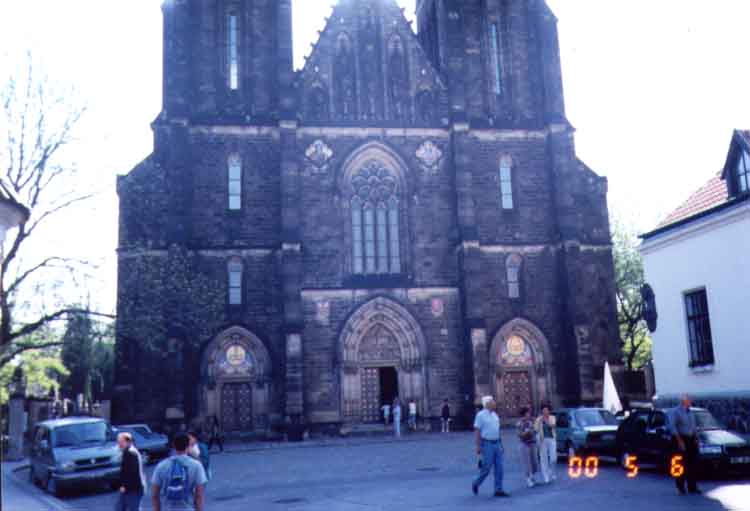 If picture is not shown here, it probably doesnot exist for this quality ... (choose another quality)