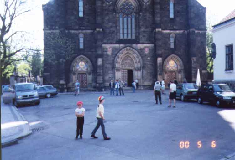 If picture is not shown here, it probably doesnot exist for this quality ... (choose another quality)