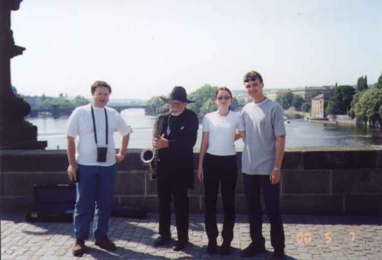 If picture is not shown here, it probably doesnot exist for this quality ... (choose another quality)