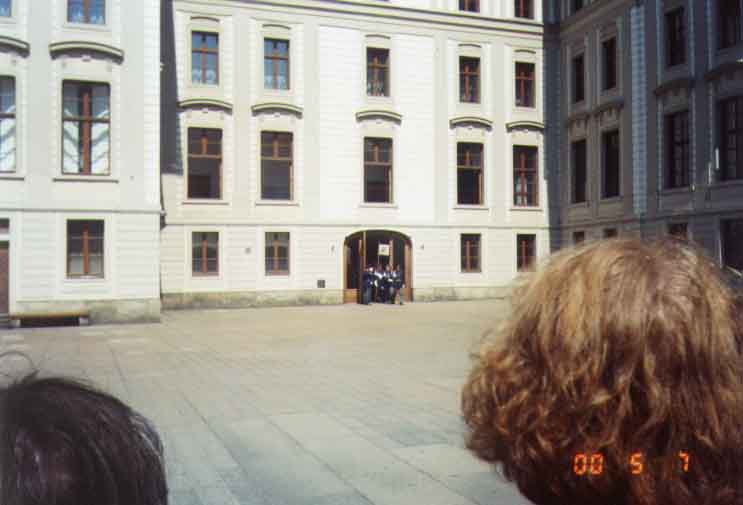 If picture is not shown here, it probably doesnot exist for this quality ... (choose another quality)