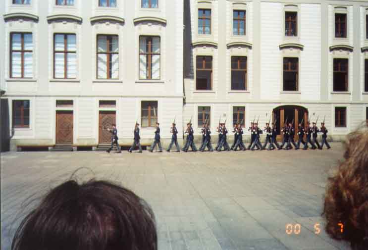 If picture is not shown here, it probably doesnot exist for this quality ... (choose another quality)