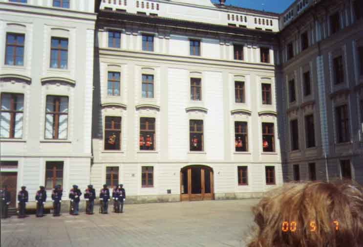 If picture is not shown here, it probably doesnot exist for this quality ... (choose another quality)