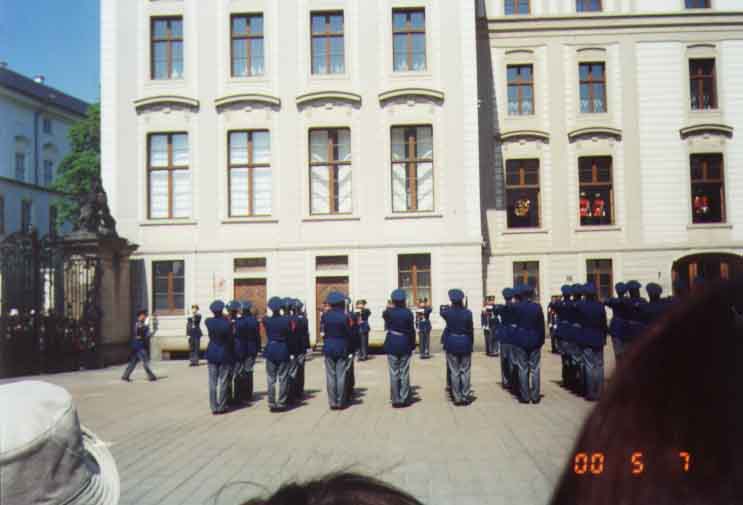 If picture is not shown here, it probably doesnot exist for this quality ... (choose another quality)