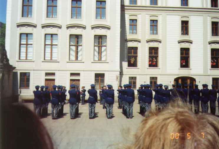 If picture is not shown here, it probably doesnot exist for this quality ... (choose another quality)