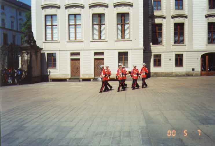 If picture is not shown here, it probably doesnot exist for this quality ... (choose another quality)