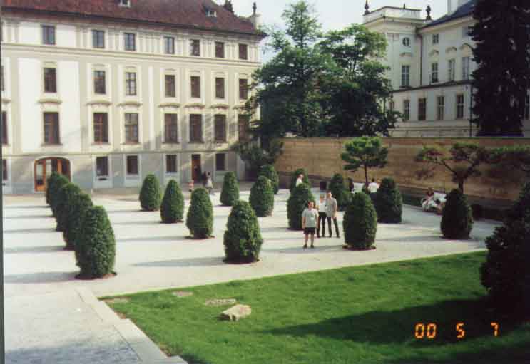 If picture is not shown here, it probably doesnot exist for this quality ... (choose another quality)