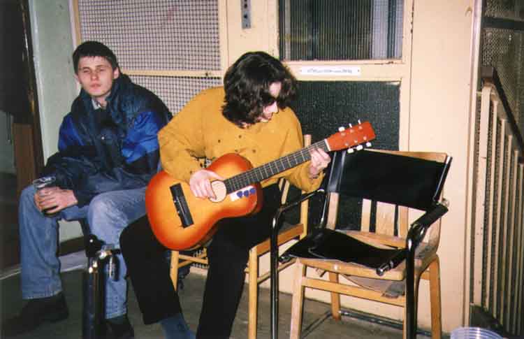 If picture is not shown here, it probably doesnot exist for this quality ... (choose another quality)