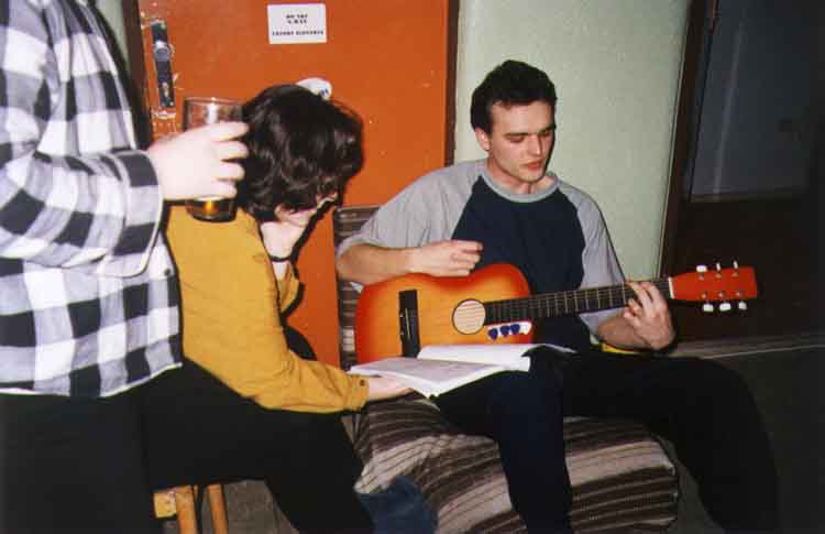 If picture is not shown here, it probably doesnot exist for this quality ... (choose another quality)