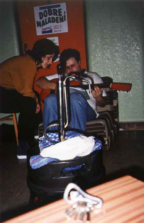 If picture is not shown here, it probably doesnot exist for this quality ... (choose another quality)