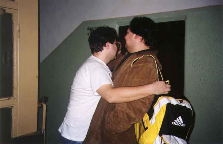 If picture is not shown here, it probably doesnot exist for this quality ... (choose another quality)