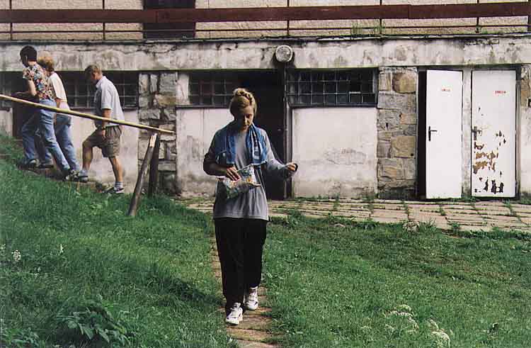 If picture is not shown here, it probably doesnot exist for this quality ... (choose another quality)