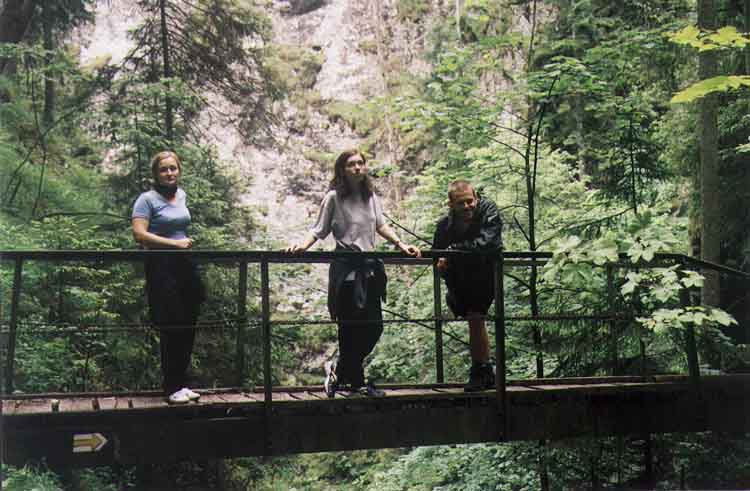 If picture is not shown here, it probably doesnot exist for this quality ... (choose another quality)