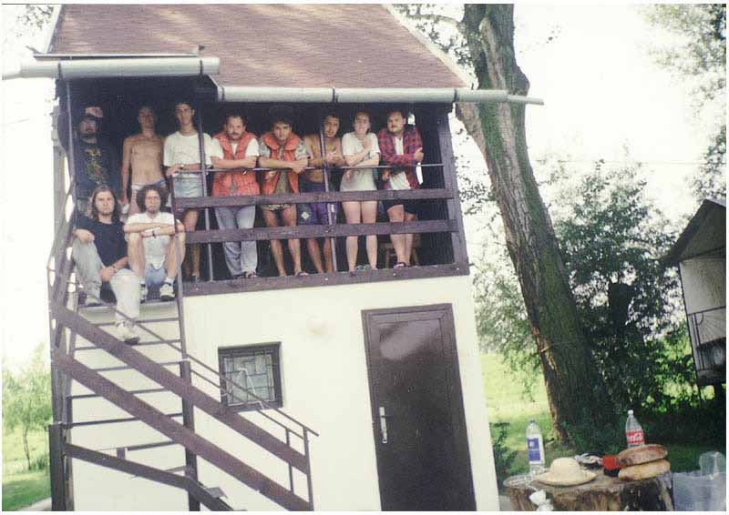 If picture is not shown here, it probably doesnot exist for this quality ... (choose another quality)