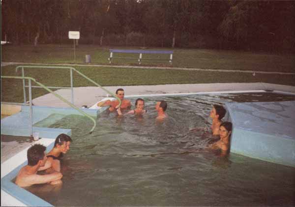 If picture is not shown here, it probably doesnot exist for this quality ... (choose another quality)