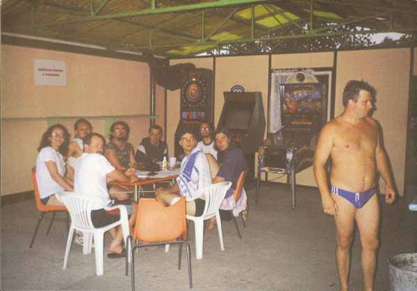 If picture is not shown here, it probably doesnot exist for this quality ... (choose another quality)