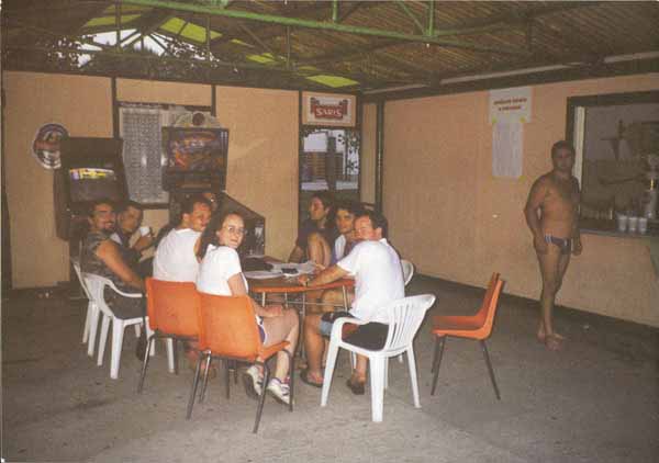 If picture is not shown here, it probably doesnot exist for this quality ... (choose another quality)